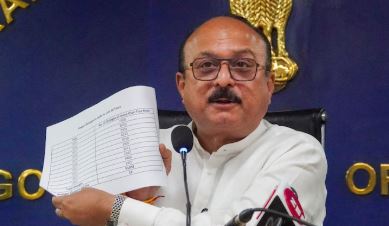 अरविंद केजरीवाल के ‘कुत्तों की गिनती’ वाले दावे पर शिक्षा मंत्री ने साधा निशाना, माफी की मांग की